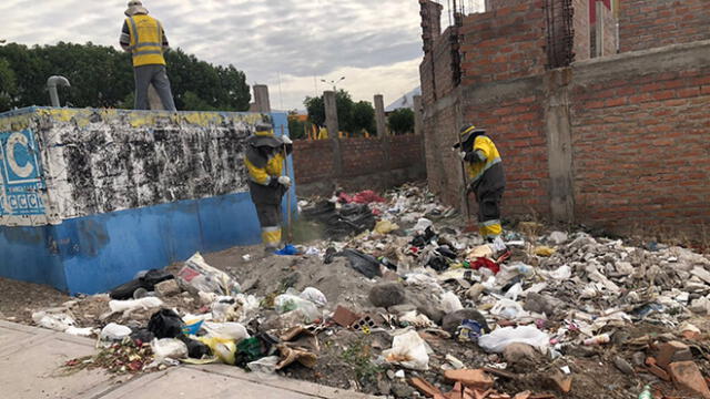 Durante la campaña de limpieza los trabajadores atendieron cuatro puntos críticos donde se acumulan desechos. Foto: Municipalidad de Cerro Colorado.