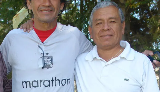 El DT Franco Navarro junto a Mario Aparicio en el FBC Melgar (Foto: Jorge Jiménez)