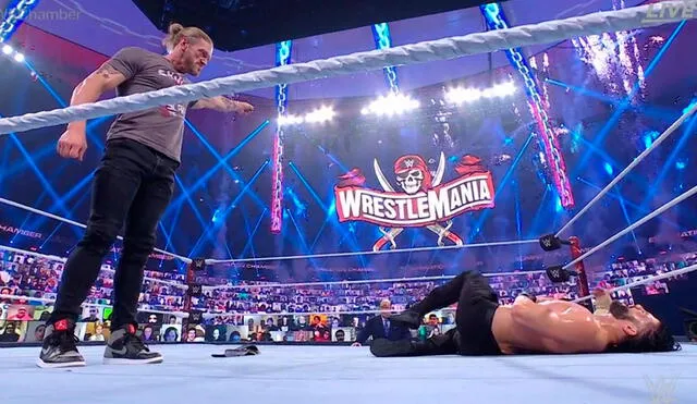 Edge atacó a Roman Reigns en Elimination Chamber 2021 y confirmó su lucha en WrestleMania 37. Foto: WWE