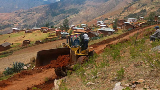 Pobladores del Alto Marañón exigen el reinicio de los trabajos de la carretera a Conchucos. Foto: Bolognesi Noticias