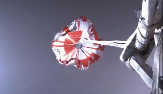 Momento en que se despliega el paracaídas de la nave. Captura de video: NASA