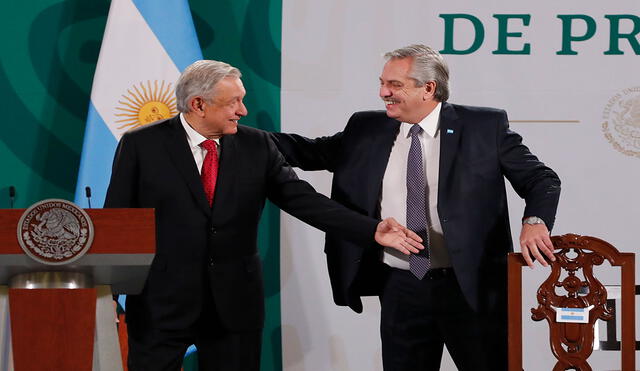 El presidente de Argentina, Alberto Fernández, y su homólogo de México, Andrés Manuel López Obrador (i), en una rueda de prensa matutina. Foto: EFE