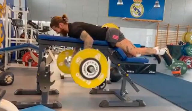 Sergio Ramos se encuentra recuperándose de una operación en la rodilla en el gimnasio de Valdebebas. Foto: captura/Instagram
