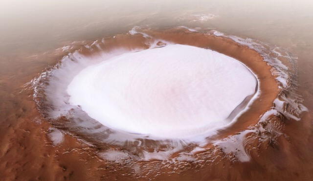 En 2018, la ESA tomó esta foto del cráter Korolev, ubicado en el polo norte de Marte. Foto: ESA / DLR / FU Berlín