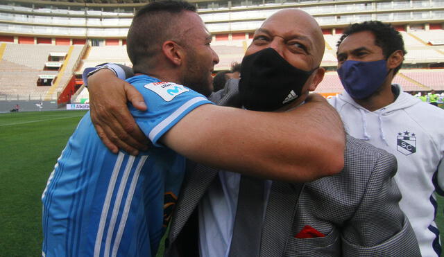 Roberto Mosquera y Emanuel Herrera salieron campeones nacionales este 2020 con Sporting Cristal. Foto: Líbero