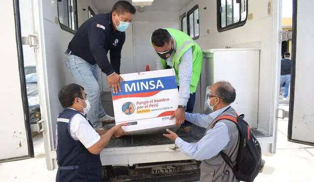 Fueron cuatro cajas conteniendo las 5.976 dosis de Sinopharm que llegaron a Geresa. Foto: Geresa Lambayeque