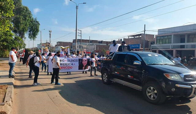 Marcha por muerte de joven administradora se inició en urbanización Remigio Silva. Foto: Facebook/Justicia para Mariella Baca
