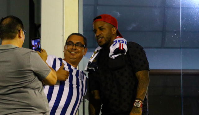 Jefferson Farfán asistió a la pasada Noche Blanquiazul. Foto: Grupo La República