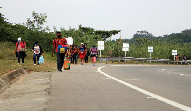 Personas migrantes y refugiadas de Venezuela han recorrido desde Colombia hacia otros países, como Perú, producto de la severa crisis que padece su país. Foto: EFE