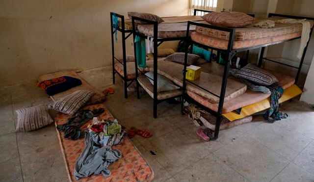Las pertenencias de las estudiantes secuestradas se muestran en el dormitorio desierto de la escuela secundaria de niñas del Gobierno, en Jangebe, Zamfara. Foto: AFP