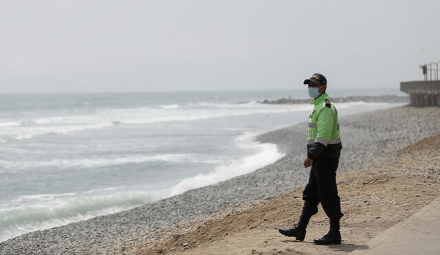 César Cárcamo indica que el acceso a playas debería de darse con aforo controlado. Foto: La República