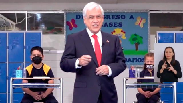 Sebastián Piñera estuvo presente en la apertura de una escuela en el barrio capitalino de Padre Hurtado. Foto: captura de video de CNN