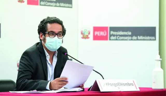 El ministro de la Producción, José Luis Chicoma, afirmó que "indicadores son revisados a diario para poder aumentar capacidad de aforo". Foto: PCM