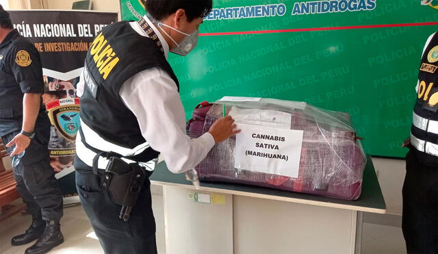 Policía dio a conocer equipaje donde era llevada la sustancia ilícita. Foto: PNP