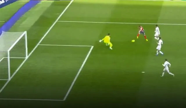 Luis Suárez no perdonó en el mano a mano con Courtois. Foto: captura de video/DirecTV Sports