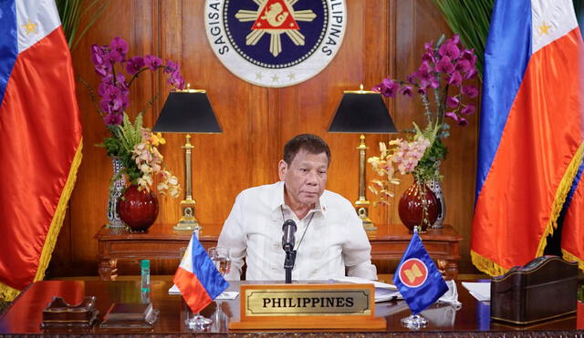 This handout photo taken and received on June 26, 2020 from the Philippines' Presidential Photographers Division (PPD) shows Philippine President Rodrugo Duterte attending the Association of Southeast Asian Nations (ASEAN) Summit, held over video conference due to the COVID-19 coronavirus pandemic, from the Malaca�ang Palace in Manila. (Photo by King RODRIGUES / Presidential Photographers Division / AFP) / RESTRICTED TO EDITORIAL USE - MANDATORY CREDIT "AFP PHOTO / PRESIDENTIAL PHOTOGRAPHERS DIVISION / KING RODRIGUES" - NO MARKETING - NO ADVERTISING CAMPAIGNS - DISTRIBUTED AS A SERVICE TO CLIENTS