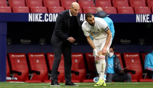 Zidane le da indicaciones a Benzema, quien anotó el gol del empate del Real Madrid. Foto: EFE