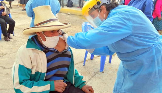 Gobierno central aún no envió dosis para la vacunación de adultos mayores en la región imperial. Foto: Geresa-Cusco.