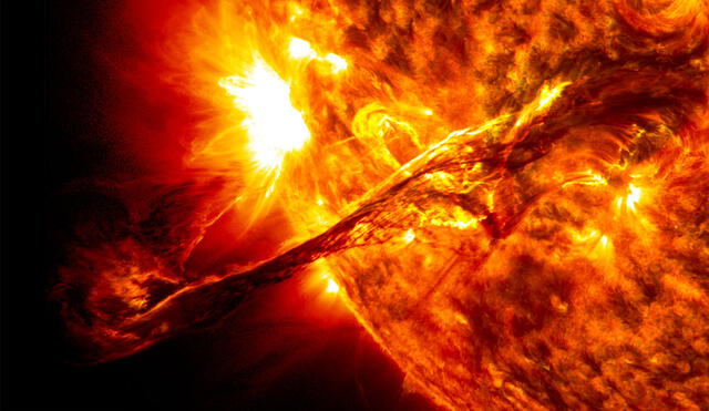Erupción solar que expulsa al espacio una ráfaga de partículas cargadas. Foto: NASA