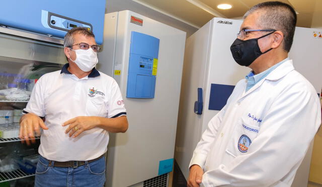 Las universidades de Trujillo han ofrecido dos ultracongeladoras para mantener en la temperatura las vacunas Pfizer. Foto: Prensa UPAO