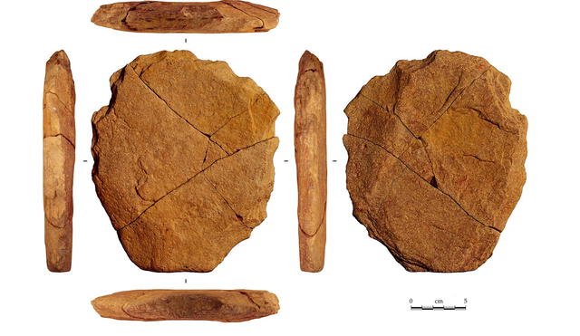El artefacto hallado en Vale da Pedra Furada. Vista desde distintos ángulos. Foto: Boëda et al