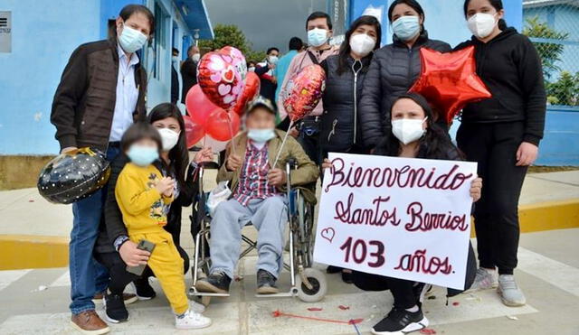 Cajamarquino fue recibido con globos por sus familiares a la salida del hospital. Foto: Cortesía Diresa Cajamarca