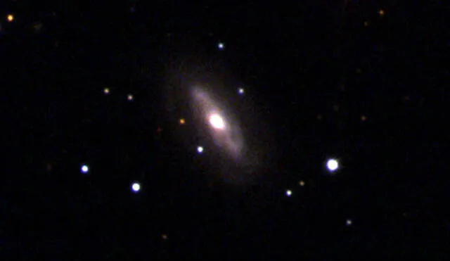 El movimiento del agujero negro supermasivo se debería a que pertenece a un sistema binario de masa colosal. Foto: Sloan Digital Sky Survey (SDSS)