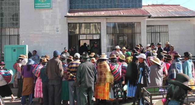 Puno. Ciudadanos exigen la pronta captura de los hampones que hacen de las suyas en Desaguadero. Foto: PNP