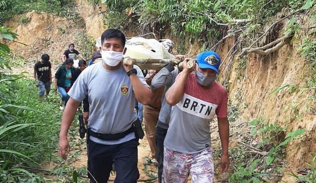 Cuerpo de lideresa ambiental es trasladado desde donde fue hallado. Foto: Web Superlativa Perú