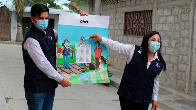 Personal de la ODPE Bagua capacitó a ciuadanas en cultura electoral. Foto: ODPE Bagua.