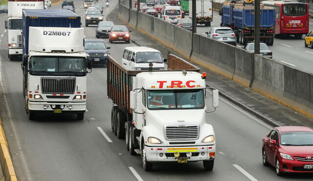 Gremios de camioneros esperan que Ejecutivo escuche sus reclamos. Foto: Andina