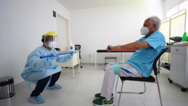 Un tecnólogo médico especializado en fisioterapia se encargará de evaluar el estado del paciente. Foto: Municipalidad de San Isidro