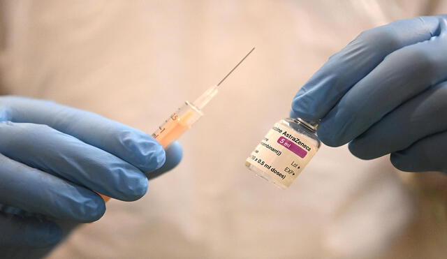 AstraZeneca ya ha respondido que no hay pruebas de que la vacuna cause coágulos. Foto: EFE