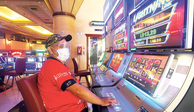El retorno. Los casinos y tragamonedas tienen permiso para operar con el 20% de aforo. Foto: Luis Jiménez/La República