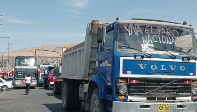 Gremios de transporte de Tacna se sumaron al paro nacional. Foto: Rocío Rivas / La República