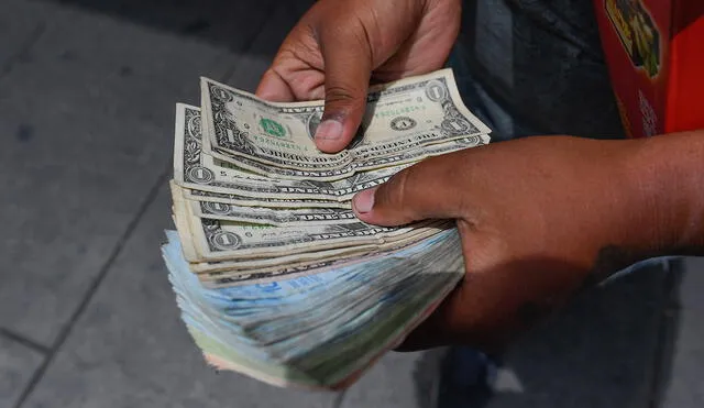 En todo el mundo, el índice del dólar subió por la tarde levemente a 91,84. Foto: AFP