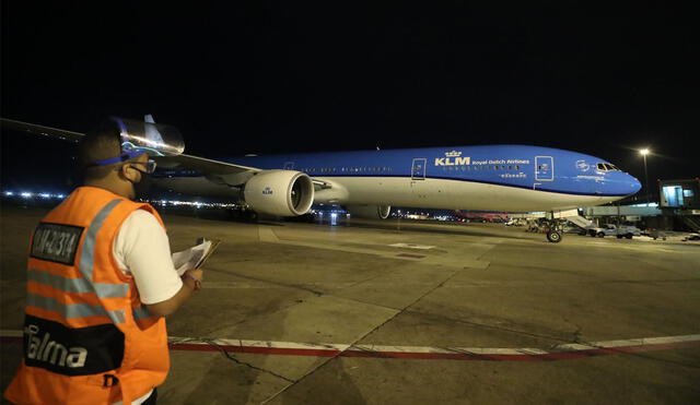 Avión de KLM llegó con 50.000 dosis de vacunas a Perú. Foto: PCM / Juan Pablo Azabache