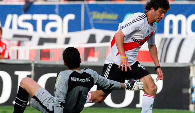 Gonzalo Higuaín vistió los colores de River en un clásico contra Boca. Foto: AFP