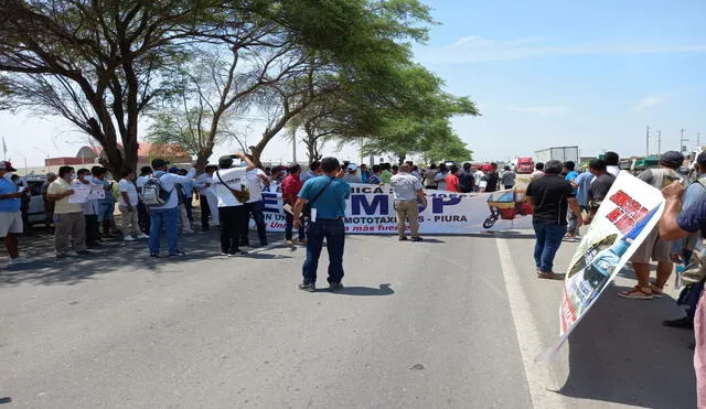 Transportistas bloquean carretera Piura-Sullana. Foto: La República
