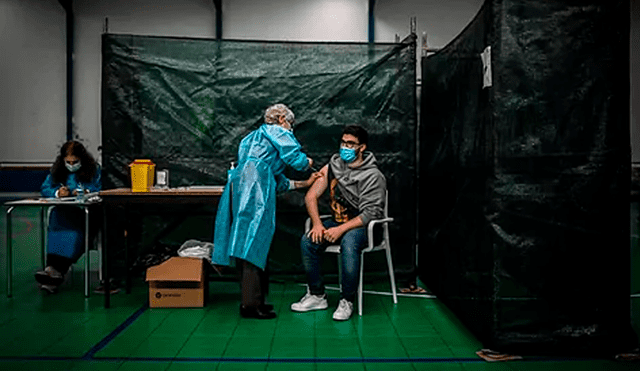 El caso de Corvo será seguido de cerca por las autoridades sanitarias para estudiar los efectos de la segunda dosis de vacunas en la evolución de la pandemia. Foto: AFP