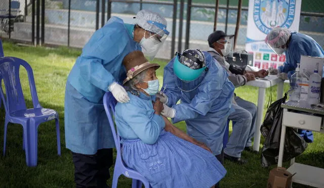 El ministro de Salud anunció que San Juan de Lurigancho y San Martín de Porres serán los primeros distritos en vacunar a adultos mayores de 80 años. Foto: Rodrigo Talavera / La República
