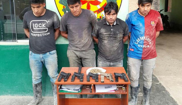 Sujetos cayeron con cinco pistolas cargadas al interior de una mina en Pataz. Foto: PNP