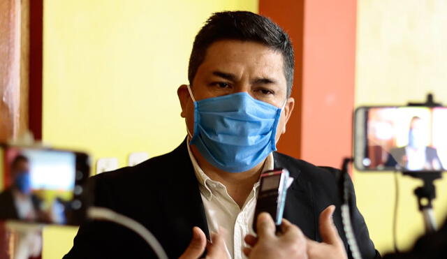 Congresista González Cruz informó que sigue el tratamiento para combatir la enfermedad. Foto: Twitter/MoisésGonzález