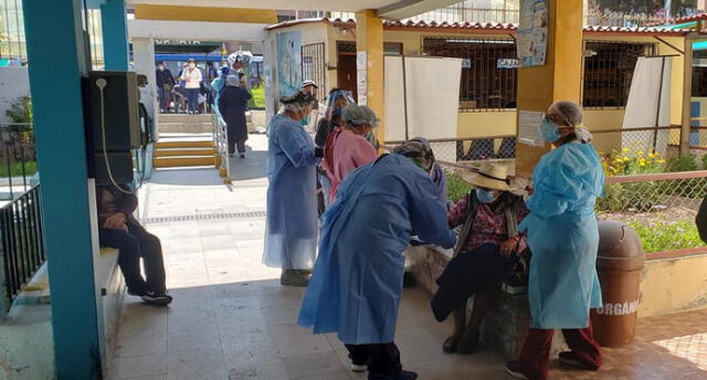 Vacunación de adultos mayores en Arequipa.