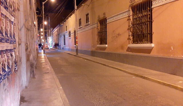 La prostitución se incrementó en la calle 7 de enero, a una cuadra del Parque Principal de Chiclayo. Foto: La República