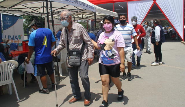 Inoculaciones iniciaron el martes 9 de febrero con el personal de salud. Foto: Luis Jiménez/La República