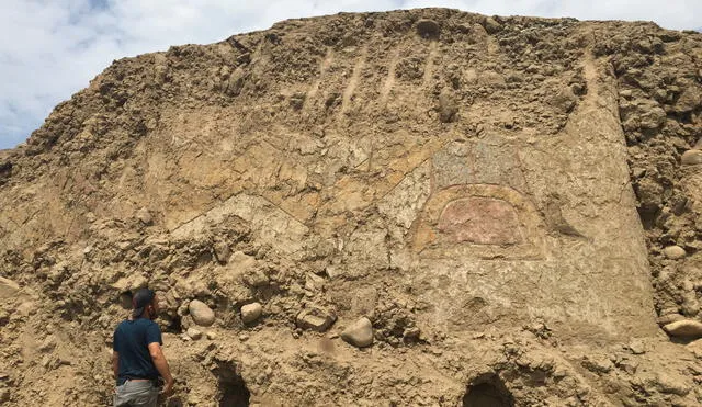 Los arqueológos Régulo Franco y Feren Castillo hicieron las labores de campo en observación del mural encontrado. Foto: Régulo Franco