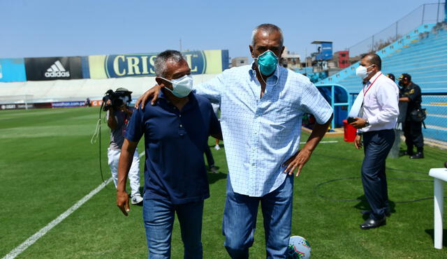 Luis Flores se abrazó con Wilmar Valencia, DT de Sport Huancayo, antes de que le gane el partido y lo despidan. Foto: Club Binacional