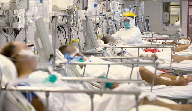 En este momento, 2.200 pacientes permanecen en UCI con ventilación asistida. Foto: La República