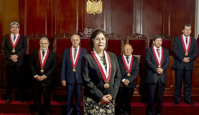 Dos posiciones. Marianella Ledesma, al centro. A su izquierda Miranda, Ramos y Espinosa-Saldaña, con quienes algunas vez hizo mayoría. Foto: difusión
